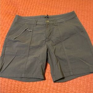 Title Nine Big B Short